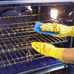 The easy way to clean an oven